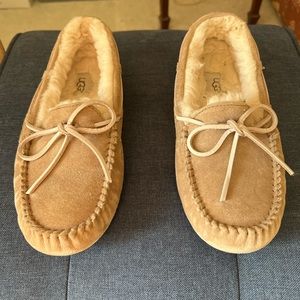 Size 8 UGG Slippers. Beige. Gently worn. SF.